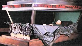Lenin v mauzoleu.