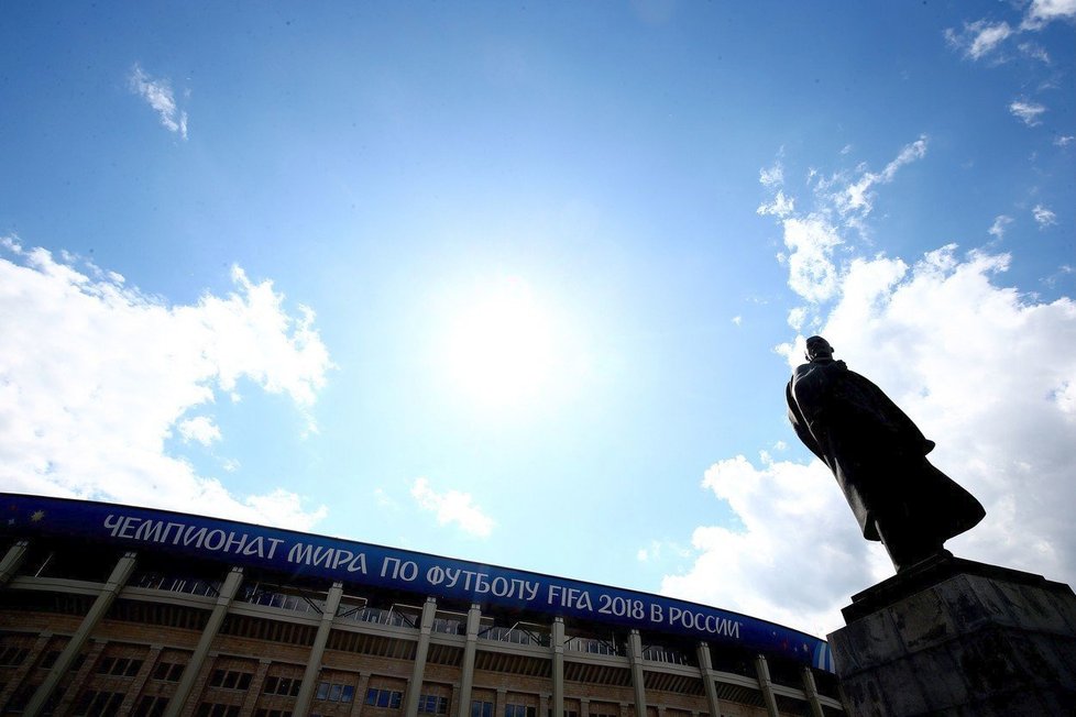 Socha Vladimíra Iljiče Lenina před stadionem Lužniki v Moskvě