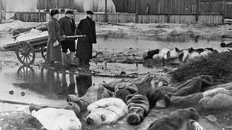 Během obléhání Leningradu zemřelo přes milión obyvatel. Lidé trpěli hladem, za kanibalismus se střílelo