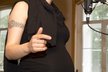 Těhotná zpěvačka Lenka Dusilová při natáčení nového alba
