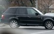 Zpěvačka jezdí terénním vozem značky Range Rover.