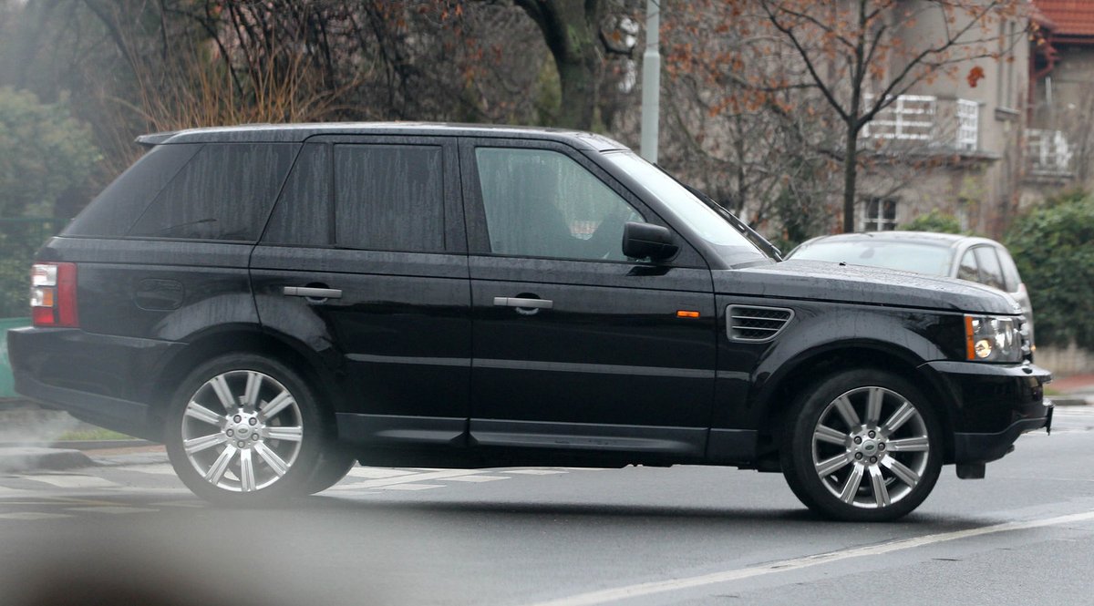 Zpěvačka jezdí terénním vozem značky Range Rover.