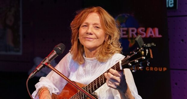 Zpěvačka Lenka Filipová (71): Vážné zranění hlavy! Po děsivém pádu ze schodů