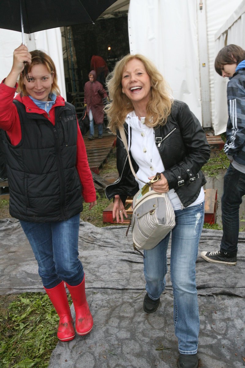 Na nedávném festivalu na Malé Skále na Jablonecku jí i přes nepříznivé počasí aplaudovaly tisíce fanoušků.