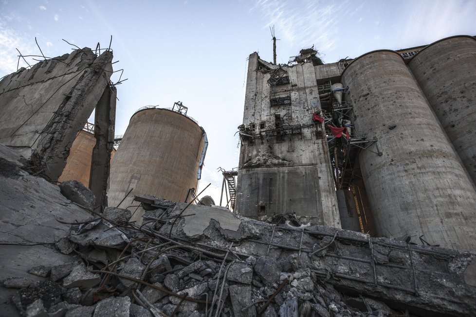 Zničené město Sindžár: Silo, kde se schovávali ozbrojenci ISIS před nálety