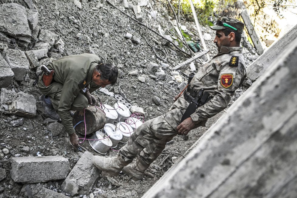 Zničené město Sindžár: Nachází se tam spousta nevybuchlých bomb.