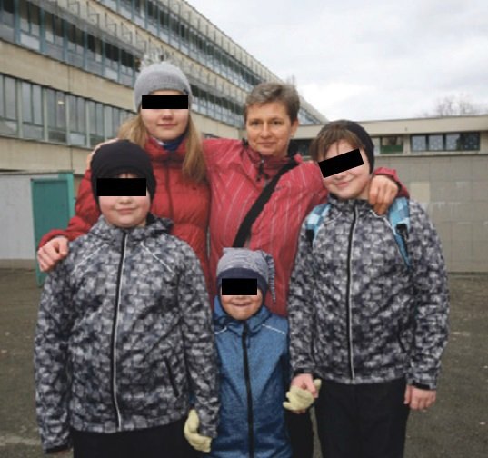 Matka s dětmi – Kateřinou (19), Janem (10), Danielem (9) a Tomášem (5) .
