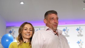 Lenka a Steve Thompsonovi vyhráli v přepočtu 3,1 miliardy korun.