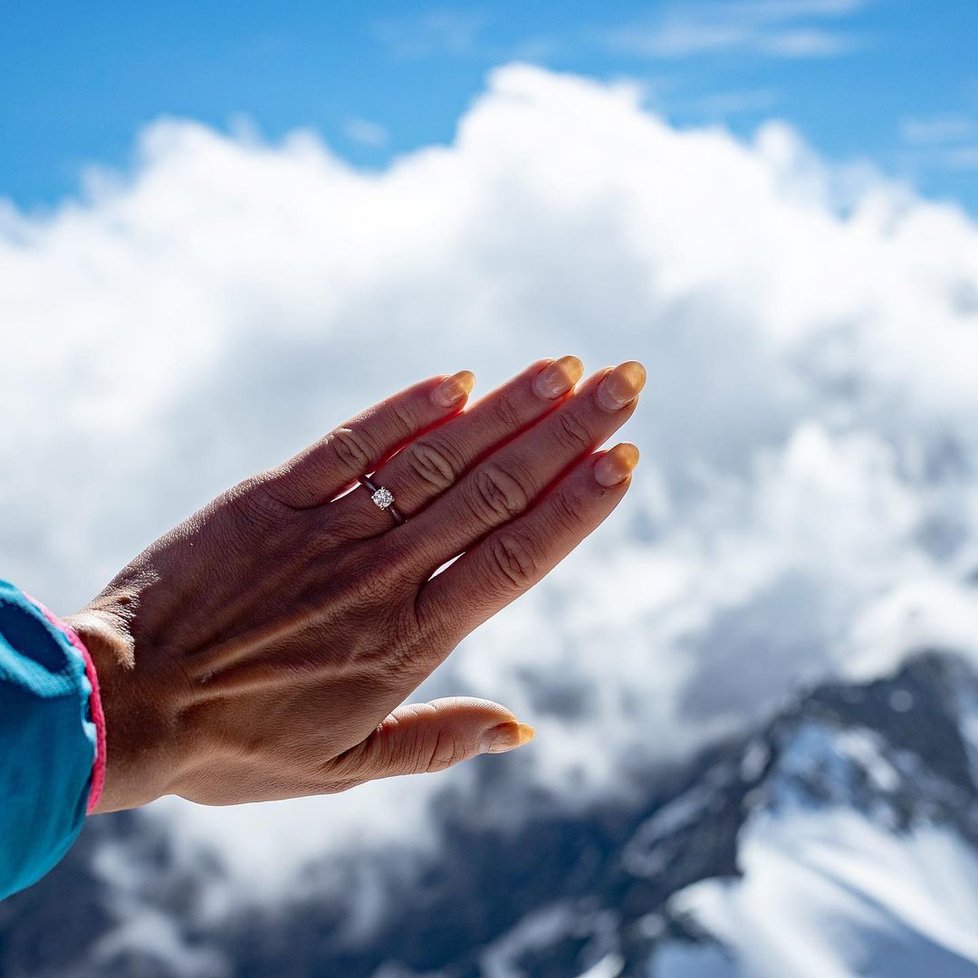 Lenka Vacvalová se zasnoubila na Matterhornu.