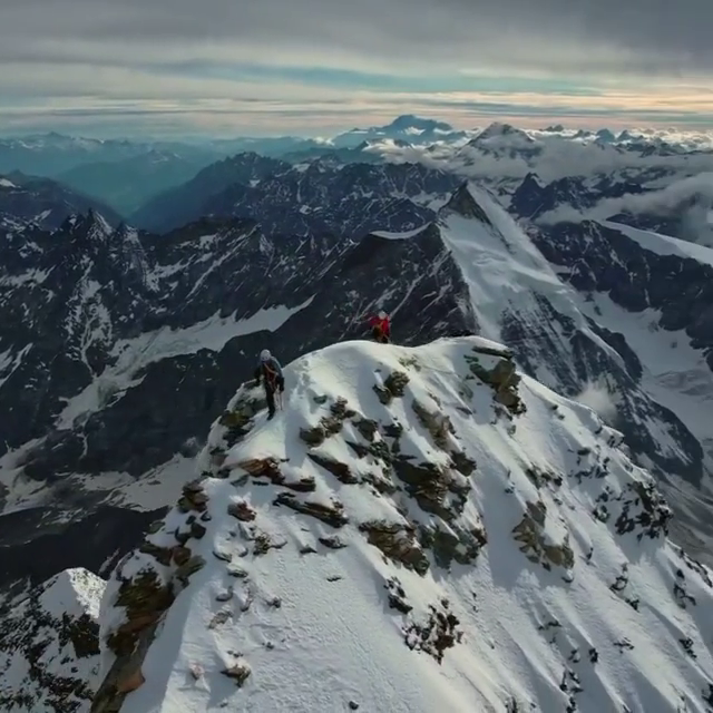 Lenka Vacvalová se zasnoubila na Matterhornu.