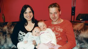 Lenka (30) a Vojta (35) Vyhnalíkovi pečují o Verunku a teď i o jejího mladšího brášku Vítka, který se narodil velmi nečekaně