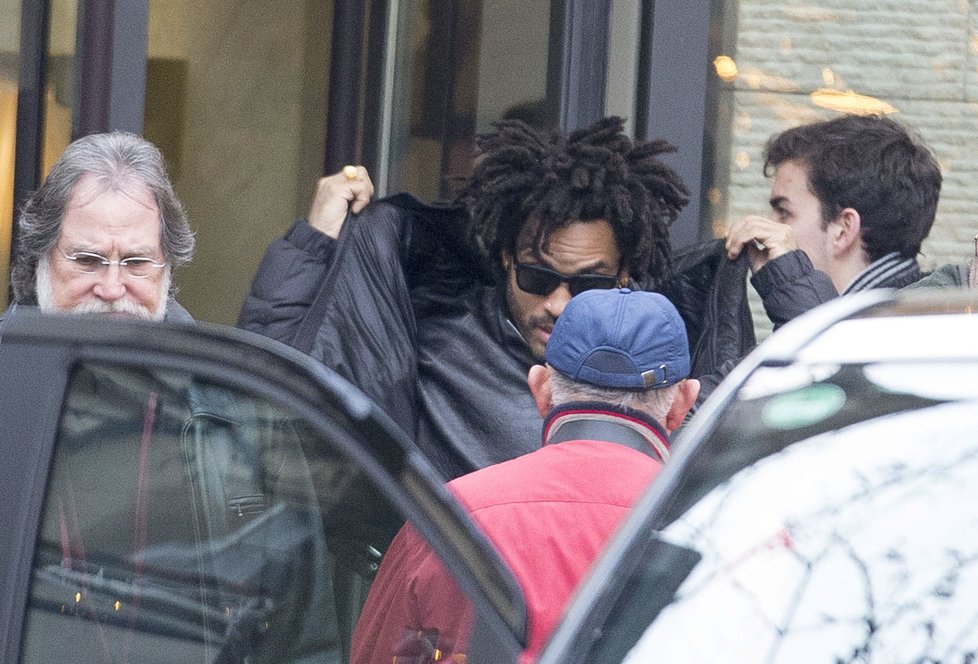 Lenny Kravitz je na tajňačku v Praze kvůli koncertování na soukromém večírku.