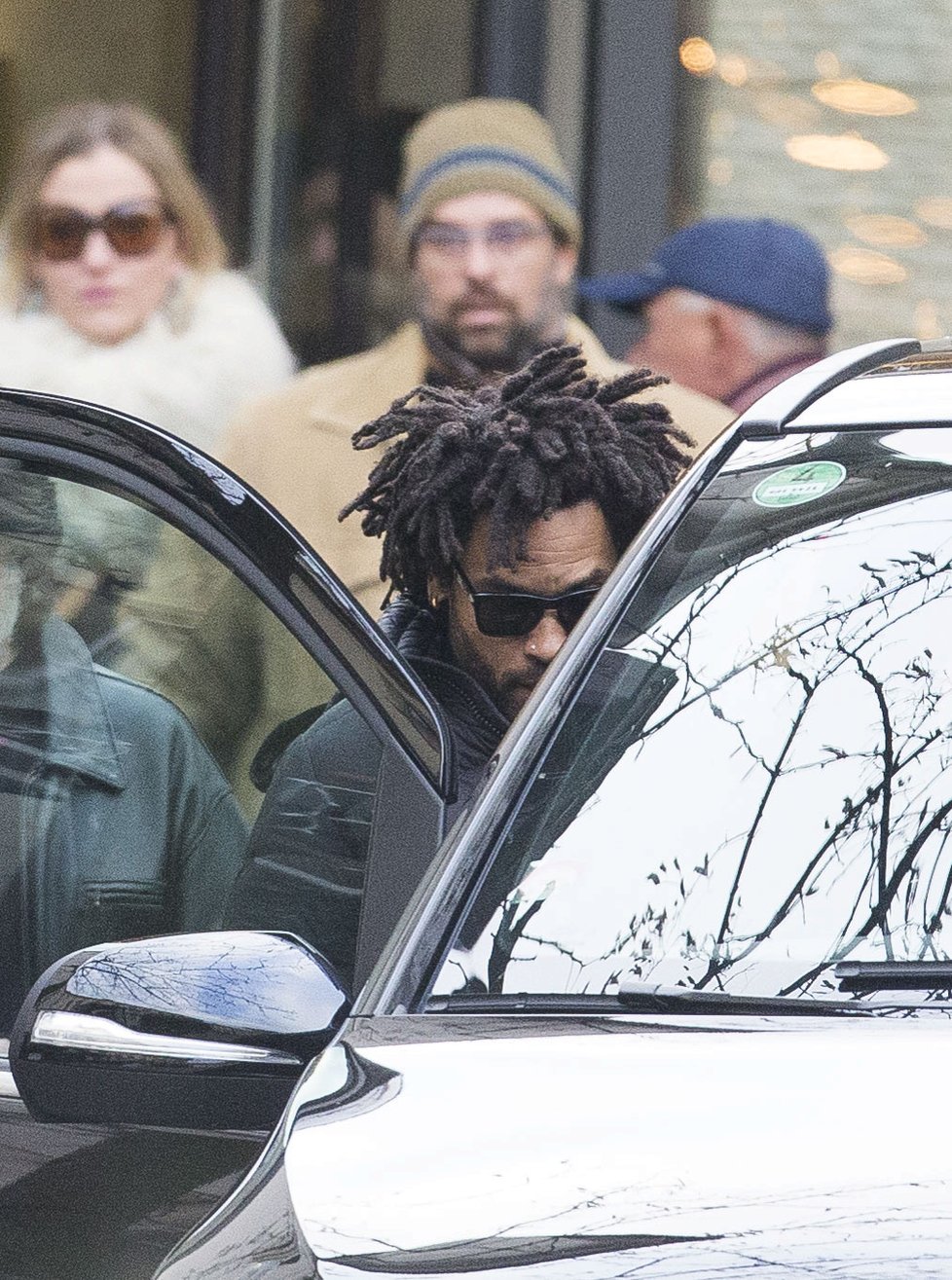 Lenny Kravitz je na tajňačku v Praze, kde bude koncertovat na soukromém večírku.