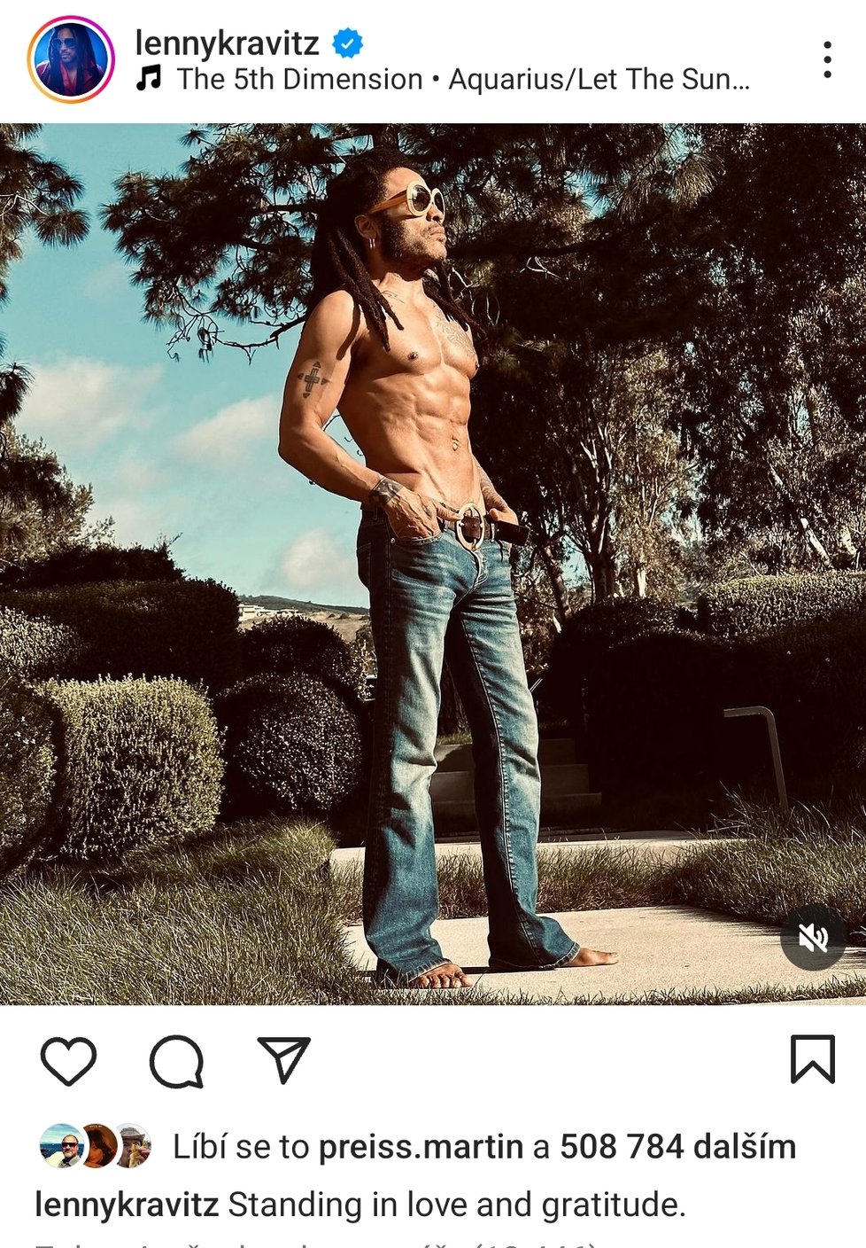 Lenny Kravitz sdílel sexy momentku.