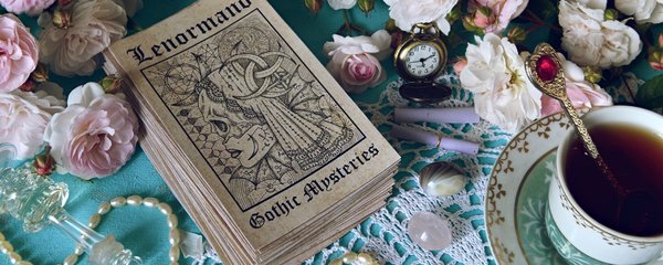 Výklad karet Lenormand na prosinec: Koho čeká měsíc plný smůly a koho zasáhne zrada blízké osoby?