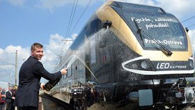 Společnost Leo Express představila v Cerhenicích vlak, se kterým se chystá vydat do tvrdého konkurenčního boje na české dráhy