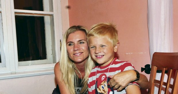 Leona Machálková se synem Arturem