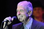 Kanadský zpěvák Leonard Cohen (75) musel kvůli poranění zad odložit o půl roku evropské koncerty plánované na březen.