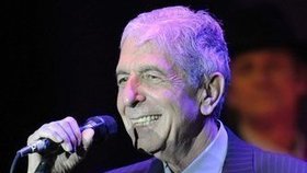 Kanadský zpěvák Leonard Cohen (75) musel kvůli poranění zad odložit o půl roku evropské koncerty plánované na březen.