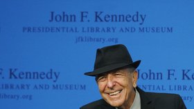 Zpěvák Leonard Cohen: Překladatel Jindra přebásnil jeho sbírku