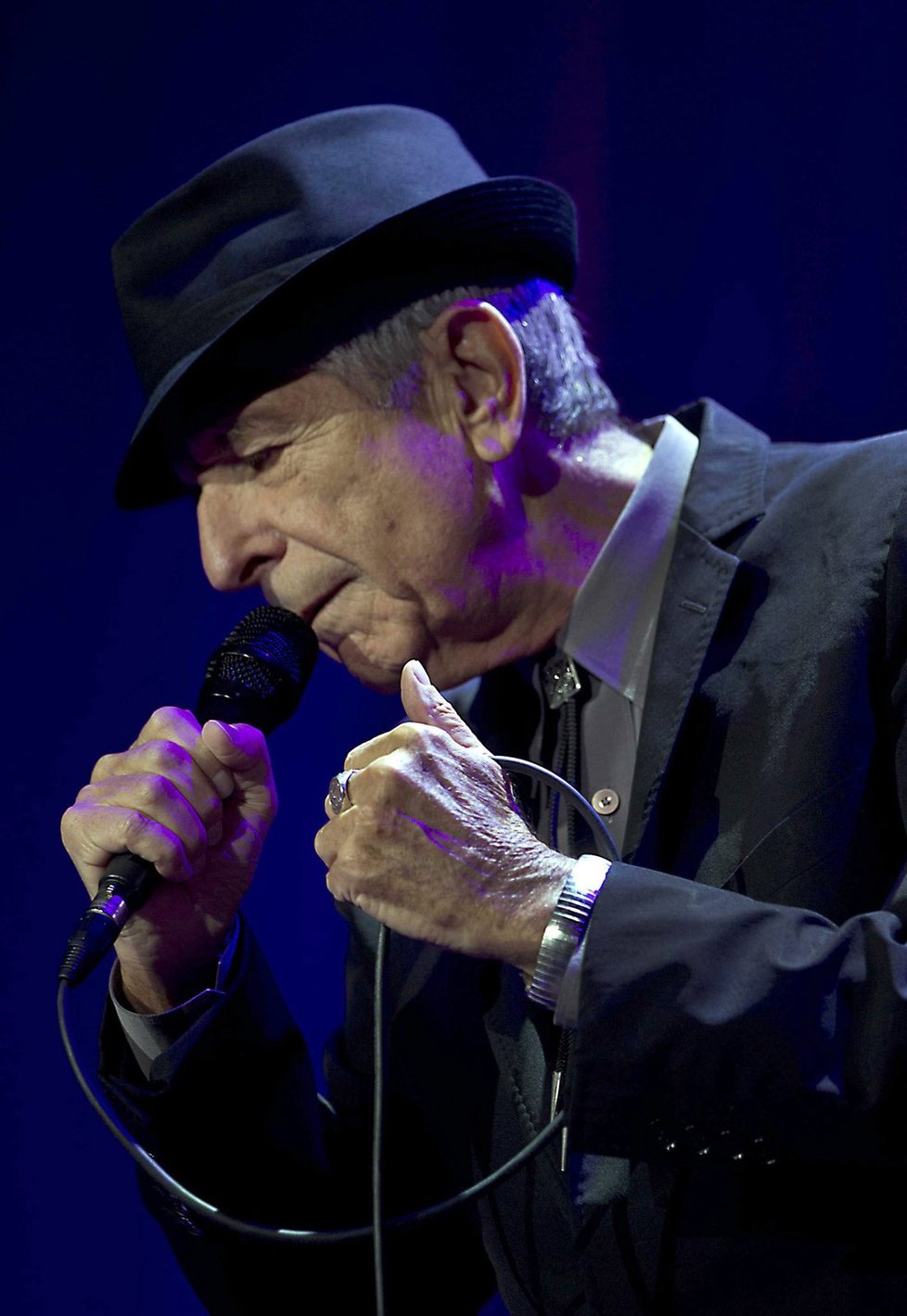 Zpěvák Leonard Cohen zemřel ve věku 82 let.