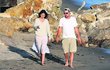Leo i Camila se toulali po pláži, jaká to romantika…