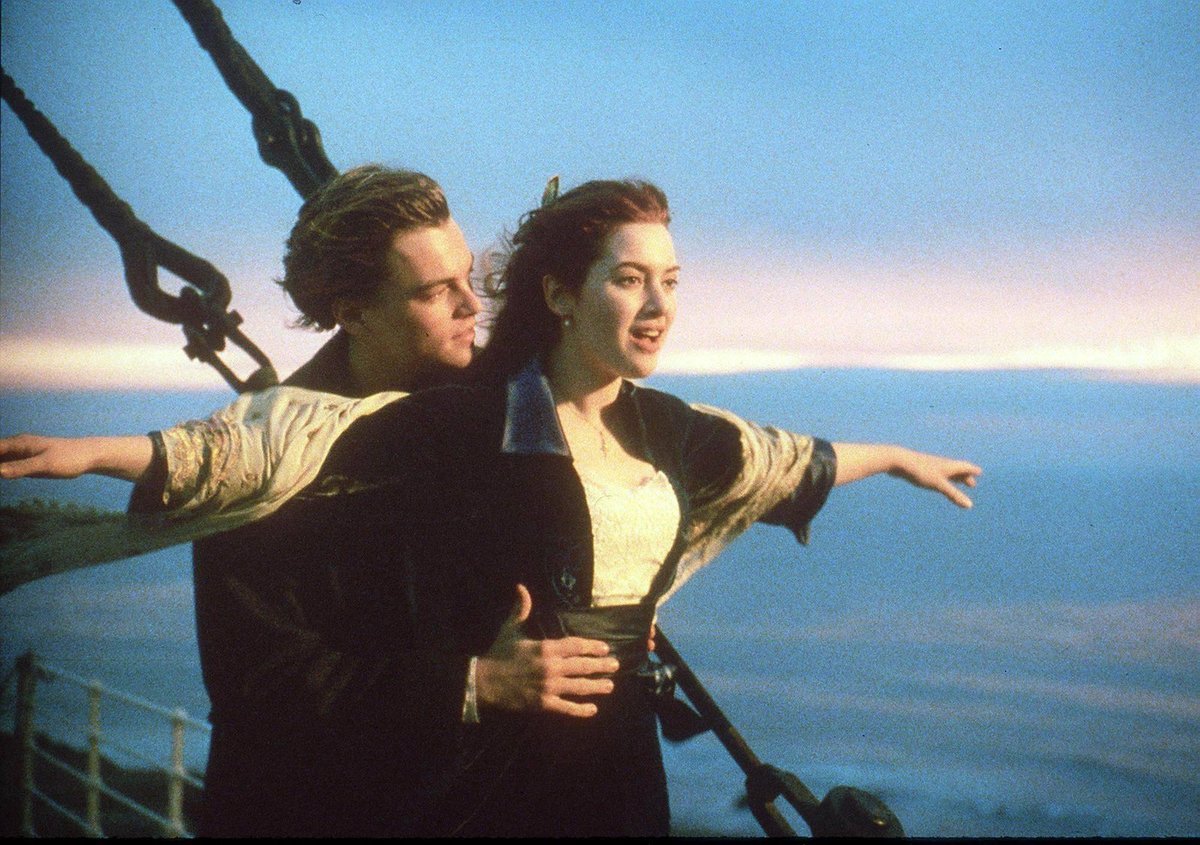 Leonardo DiCaprio a Kate Winslet v Titaniku.