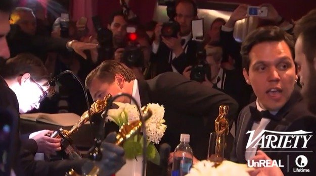 Leonardo DiCaprio čeká, až mu na Oscara vyryjí jméno.