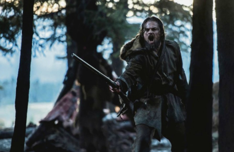 Film Revenant: Zmrtvýchstání - Rozzlobený Leonardo s loveckou křesadlovkou..