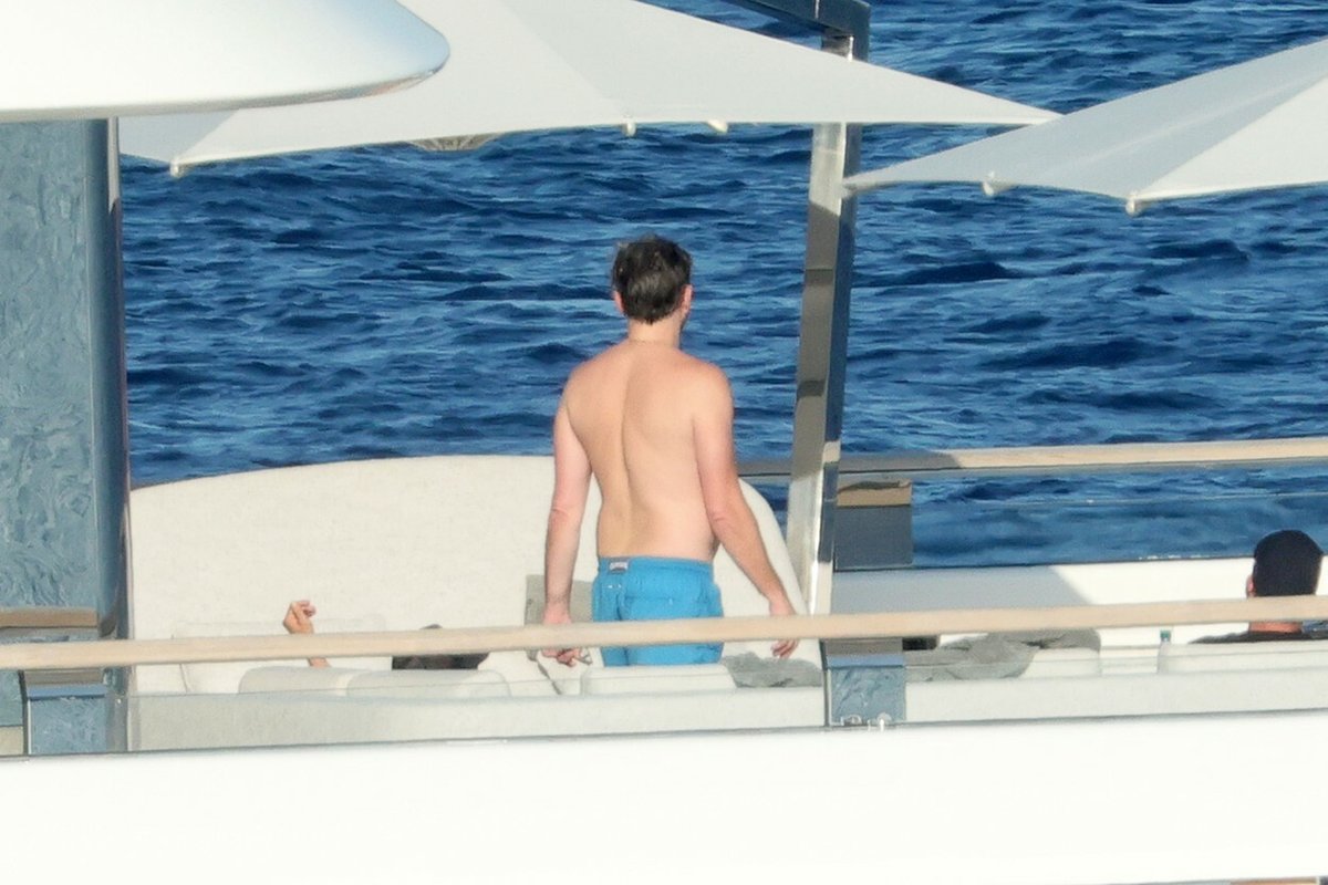 Herec Leonardo DiCaprio vystavil své tělo na luxusní jachtě. 