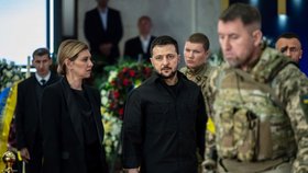 Pohřbu exprezidenta Ukrajiny Kravčuka se zúčastnil i prezient Zelenskyj s manželkou (17.5.2022)