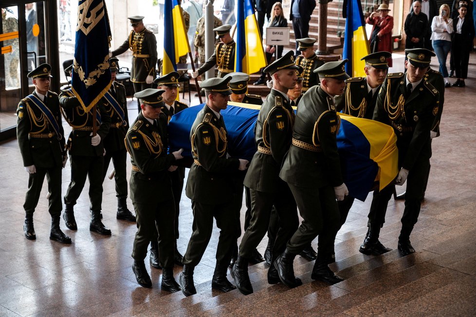 Pohřbu exprezidenta Ukrajiny Kravčuka se zúčastnil i prezient Zelenskyj s manželkou (17.5.2022)