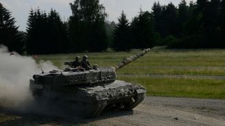 Česká armáda dostane od Německa patnáct tanků Leopard 2A4, chce koupit i desítky moderních verzí 
