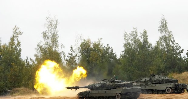 Česko získá německé tanky Leopardy kvůli Ukrajině později? Černochová: Nejednalo se o tom