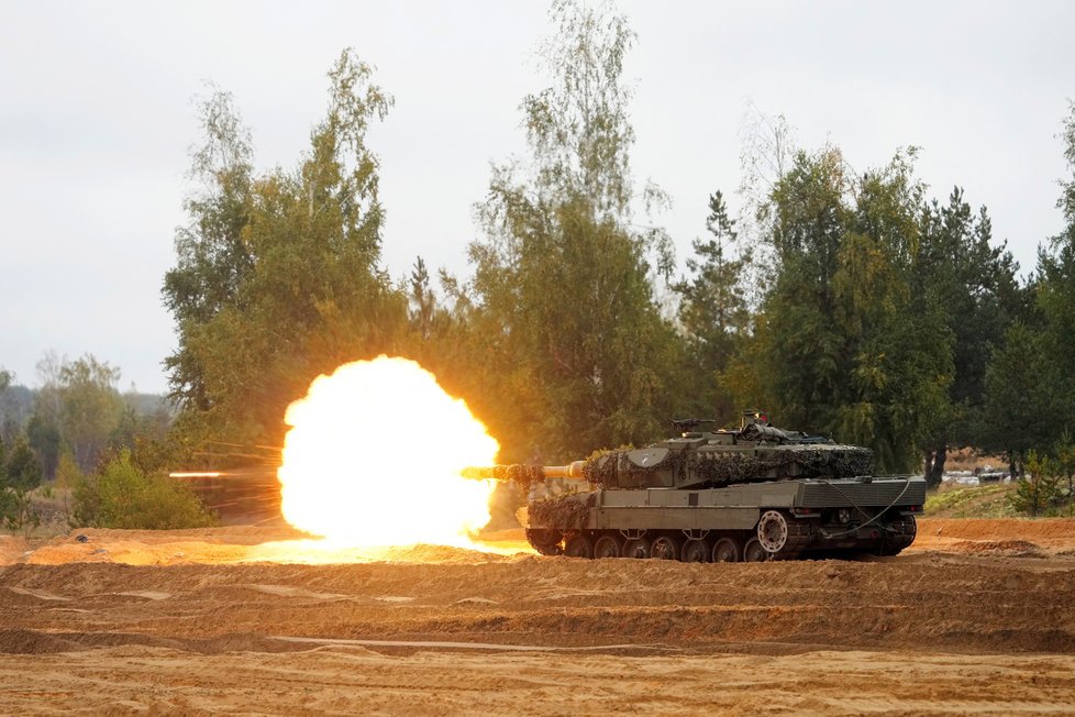 Tanky Leopard při cvičení NATO v Litvě (září 2022)