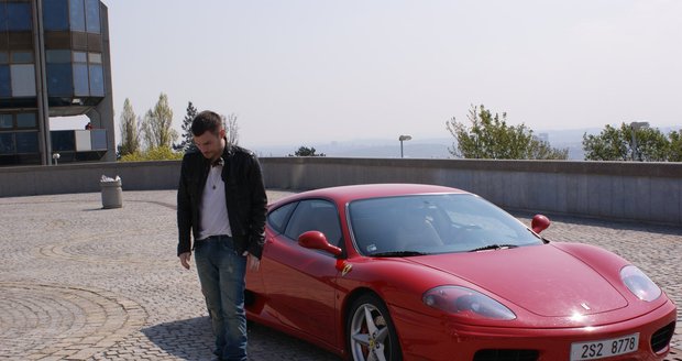 Leoš Mareš se svým Ferrari