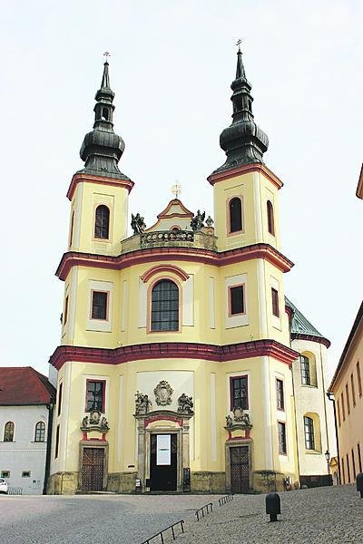 Kostel v Litomyšli, ve kterém se Leoš Mareš a Monika Koblížková vzali. 