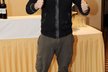 Kalhoty s nízkým sedem - Jde o sportovní styl a jedny z prvních tepláků s nízkým sedem, které Leoš začínal před třemi lety nosit.