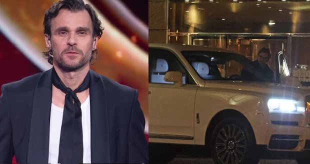 Z hotelu odjížděl velmi brzy ráno.