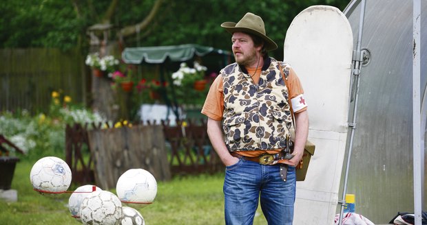 Leoš Noha jako Áda v seriálu Okresní přebor