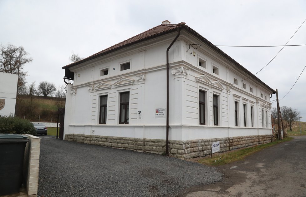 Areál Střední školy Euroinstitut v Neprobylicích, kde k tragédii došlo.