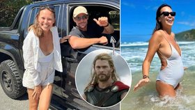 Monika a Chris Hemsworth