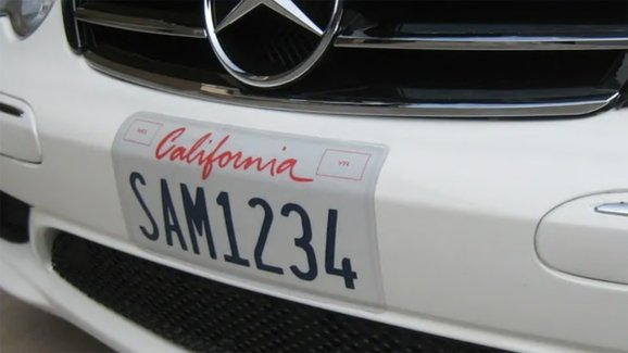 V Kalifornii jsou už legální lepící poznávací značky