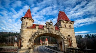 Procházka jako z pohádky. Přehrada Les Království ohromí malebností Procházka jako z pohádky. Přehrada Les Království ohromí malebností