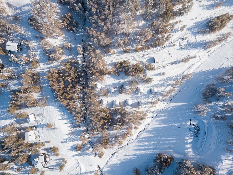 Alpské kokony vyrostly na sjezdovce ve francouzském Les Orres.