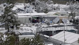 Zasněžený uprchlický tábor na řeckém ostrově Lesbos