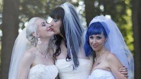 Tři lesbické nevěsty: První společné dítě čekají pouhý rok po svatbě