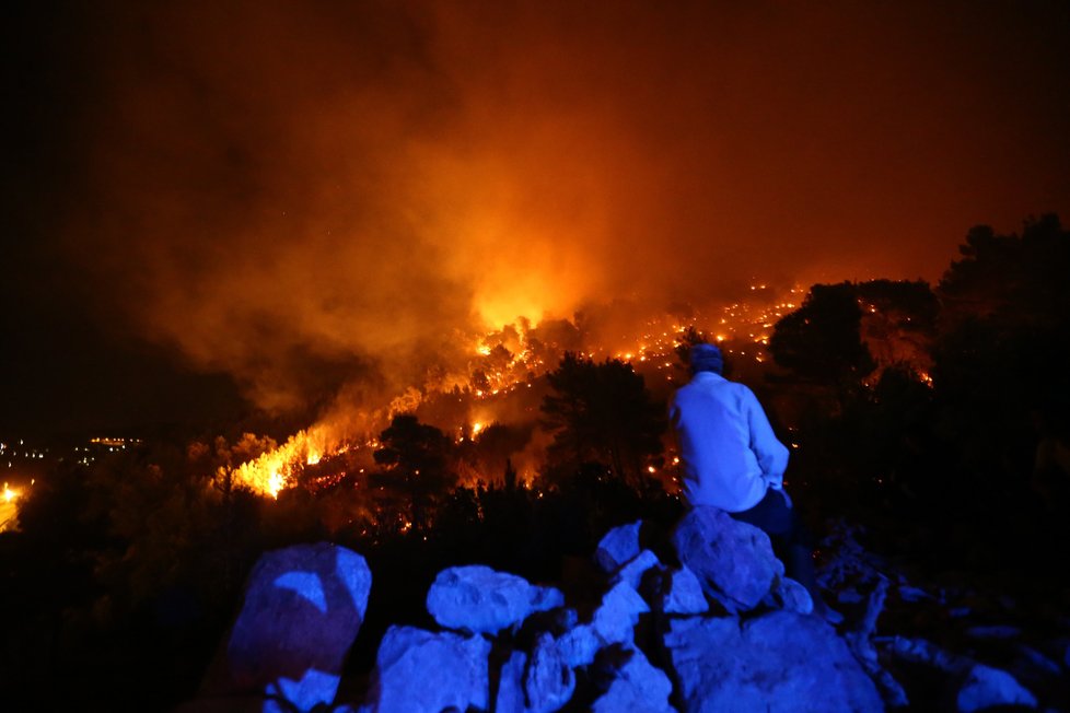 Sicilští dobrovolní hasiči sami zakládali požáry, aby dostali víc peněz.