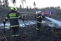 Požár zasáhl vojenský újezd: Hasiči zabránili, aby hořelo od Vyškova až po Prostějov