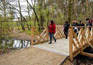 V plzeňském Lesoparku Ostende přibyly nově upravené cesty pro pěší i dvě vodní tůně.